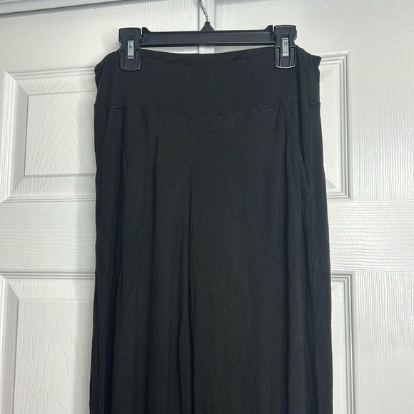 Lissone Lounge Black Wide Leg Crop MD - Picture 2 of 5